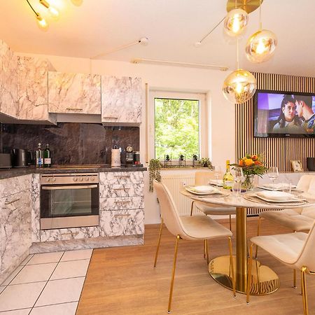Luxx Home Bc, Zentral - Fuer 4 Personen - Balkon - Parken - Voll Ausgestattete Kueche Биберах-ан-дер-Рис Экстерьер фото