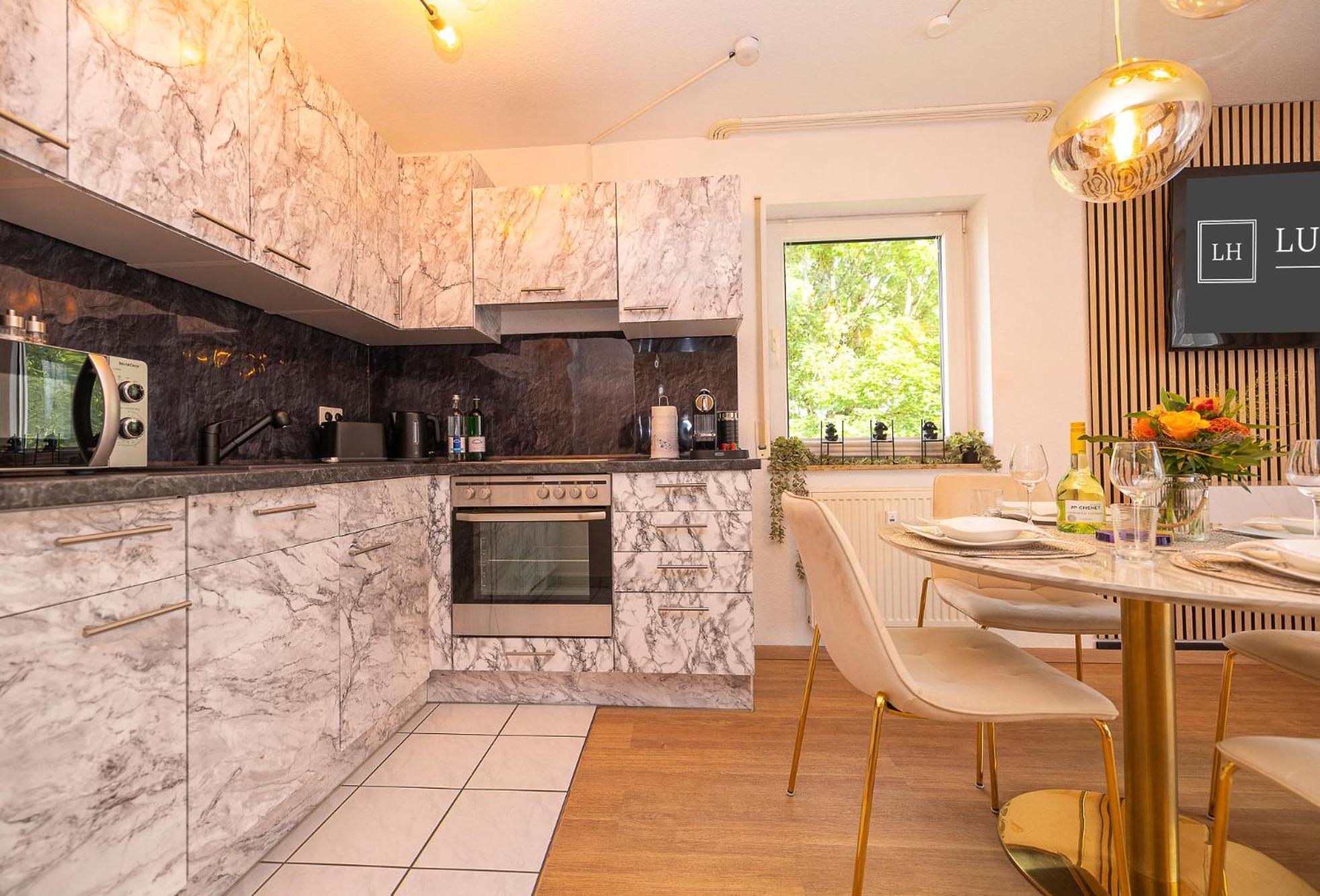 Luxx Home Bc, Zentral - Fuer 4 Personen - Balkon - Parken - Voll Ausgestattete Kueche Биберах-ан-дер-Рис Экстерьер фото