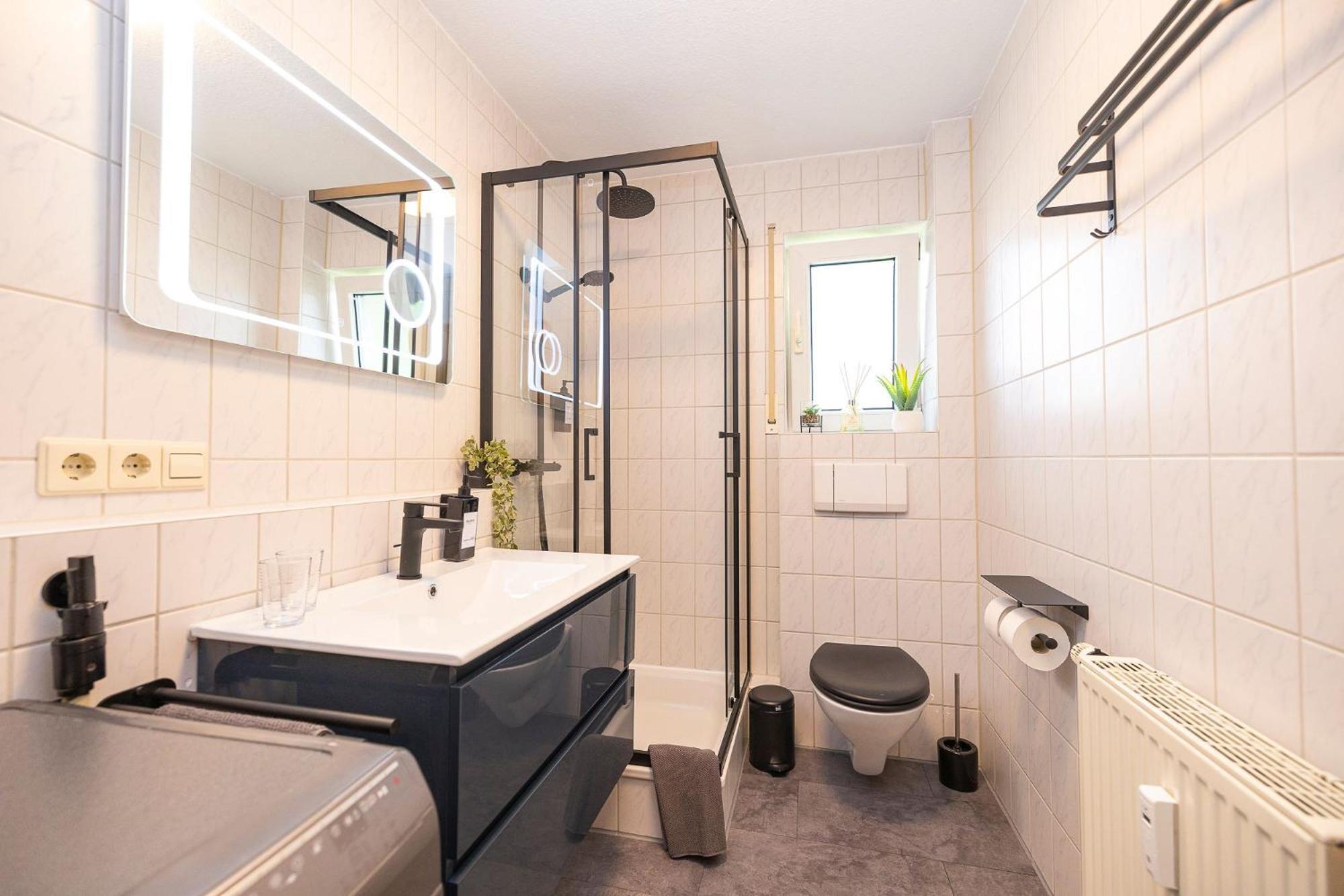 Luxx Home Bc, Zentral - Fuer 4 Personen - Balkon - Parken - Voll Ausgestattete Kueche Биберах-ан-дер-Рис Экстерьер фото